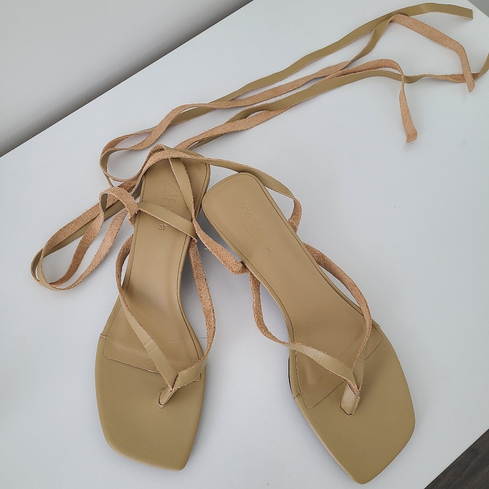 Zara tan ankle-tie low-heel sandals - Picture 4 of 6